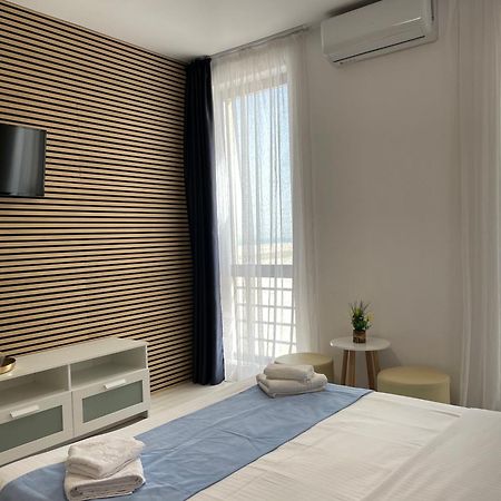 Beach Rooms Roberta Mamaia Ngoại thất bức ảnh
